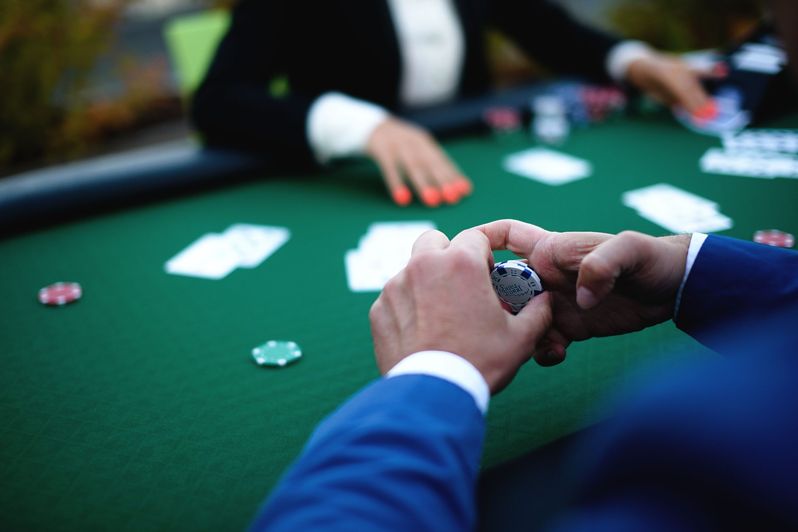 Blackjack Stratēģijas Iesācējiem: Kā Samazināt Kazino Priekšrocības